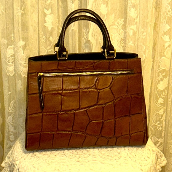 Gorgeous Dooney & Bourke Denison Satchel - Picture 4 of 15